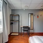 Meininger Hostel *